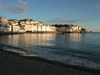 Photo de Cadaquès : plage et village