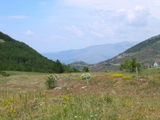 Paysage Pyrénéen sur la route entre Urgell et... Paysage Pyrénéen sur la route entre Urgell et...