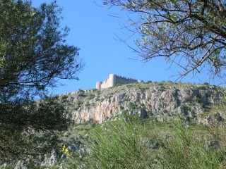 Château de Toroella-de-Montgri :vue... Château de Toroella-de-Montgri :vue...
