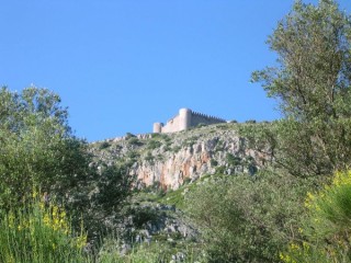 Château de Toroella-de-Montgri :vue... Château de Toroella-de-Montgri :vue...
