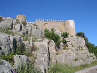 Château de Toroella-de-Montgri : vue de la... Château de Toroella-de-Montgri : vue de la...