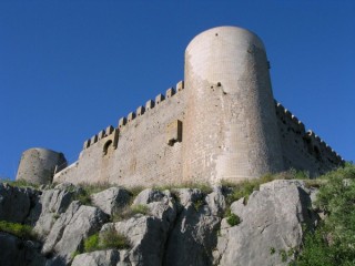 Château de Toroella-de-Montgri : vue de la... Château de Toroella-de-Montgri : vue de la...
