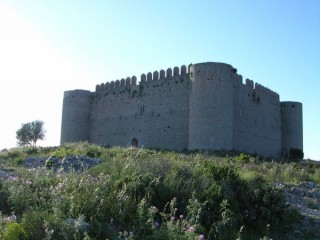 Château de Toroella-de-Montgri : vue de la... Château de Toroella-de-Montgri : vue de la...