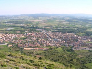Château de Toroella-de-Montgri : vue du village... Château de Toroella-de-Montgri : vue du village...