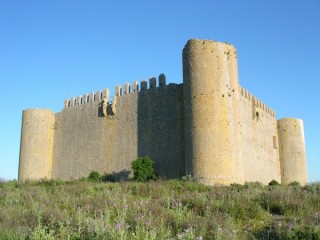 Château de Toroella-de-Montgri : vue... Château de Toroella-de-Montgri : vue...
