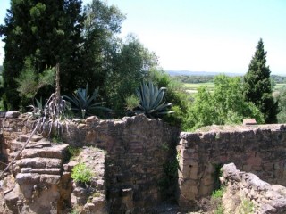 Ullastret : vue des ruines du village antique Ullastret : vue des ruines du village antique