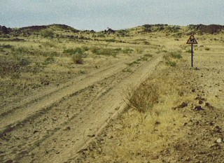 Un virage dangeureux indiqué par la signalisation...