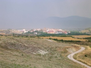 Photo du village de Lumbier et du monatère de... Photo du village de Lumbier et du monatère de...