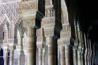 Détail des colonnes du patio de Los Leones