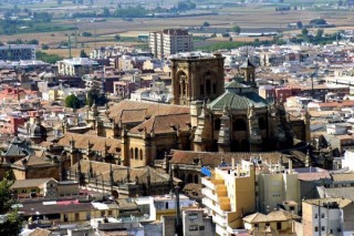 La cathédrale de Grenade vue depuis l'Alhambra La cathédrale de Grenade vue depuis l'Alhambra