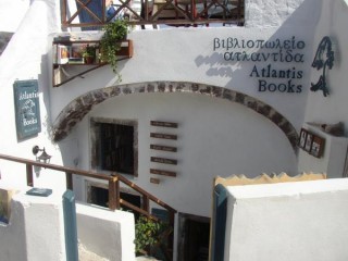 Une bibliothèque avec vue imprenable à OIA