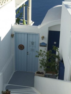 Une petite porte bleue à oia