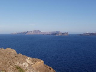 Vue depuis les hotels de Kokkinos ou Kaliméra à...