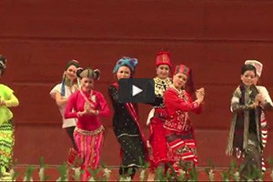Birmanie: des costumes traditionnels aux pourparlers de paix